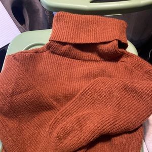 Selling this because it’s not my style anymore!